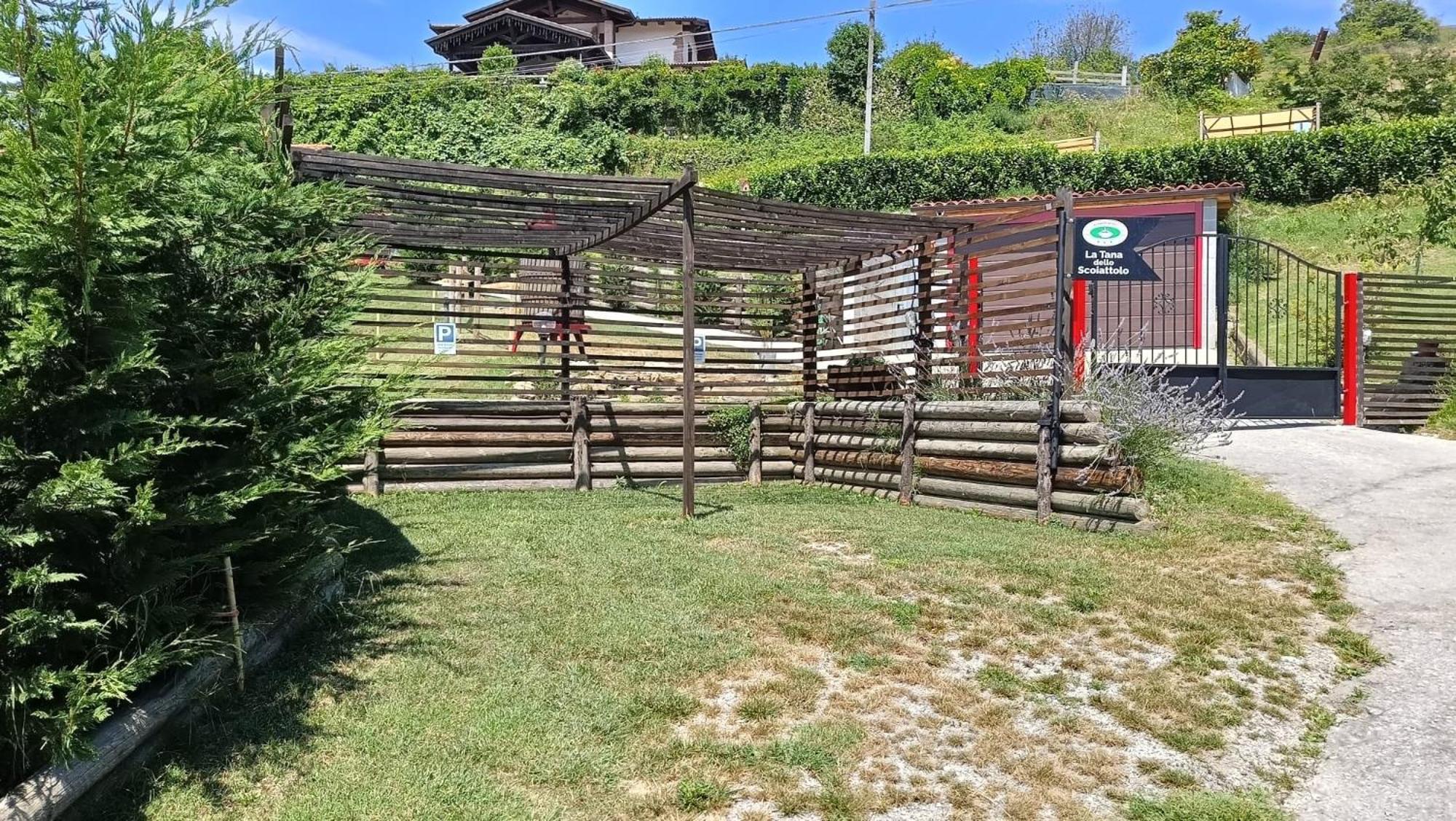 La Tana Dello Scoiattolo - Adults Only Panzió Murazzano  Kültér fotó